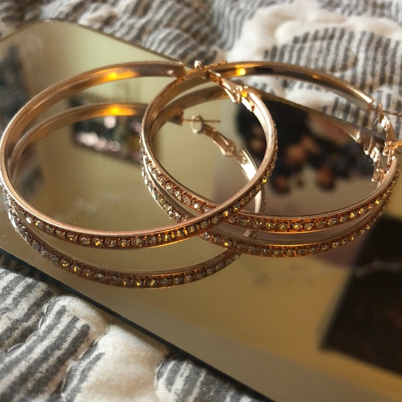 Jewelry - Gold hoops